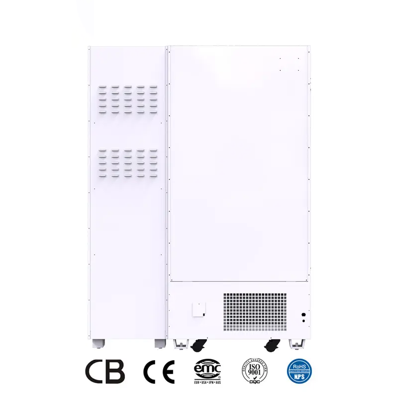 Máy bán hàng tự động với màn hình cảm ứng và thanh toán dùng tiền mặt hoặc quét mã QR