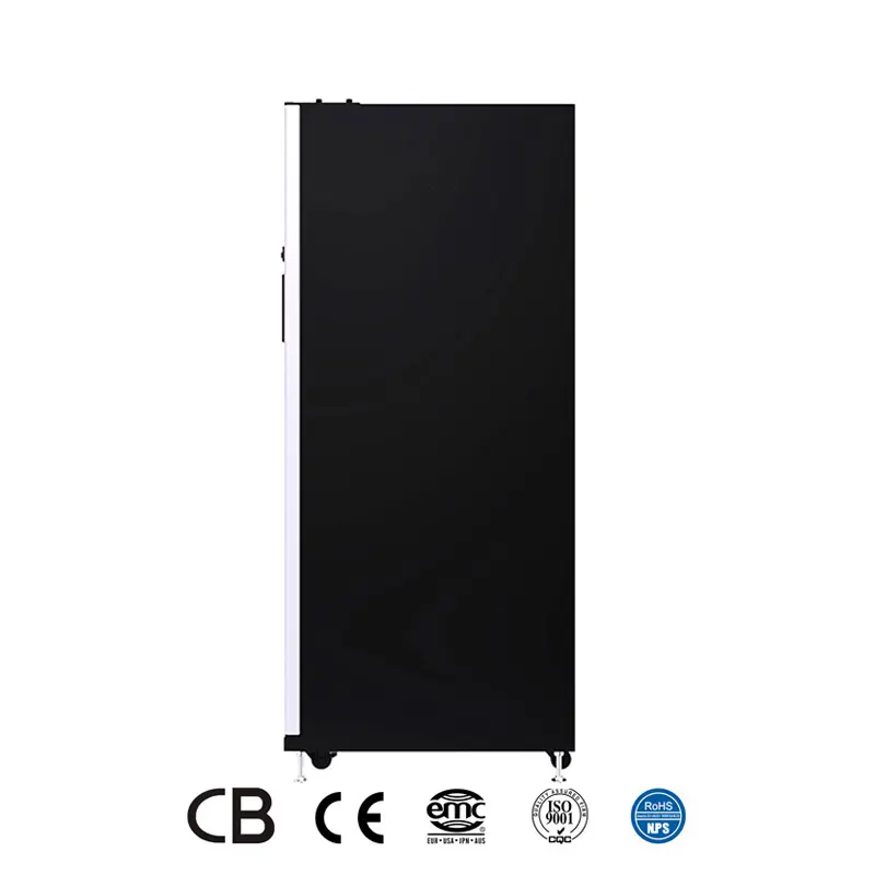 Máy bán hàng tự động với màn hình cảm ứng và thanh toán dùng tiền mặt hoặc quét mã QR